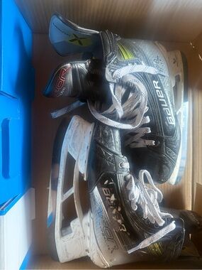Bauer Vapor Hyperlite 2 hockey skates